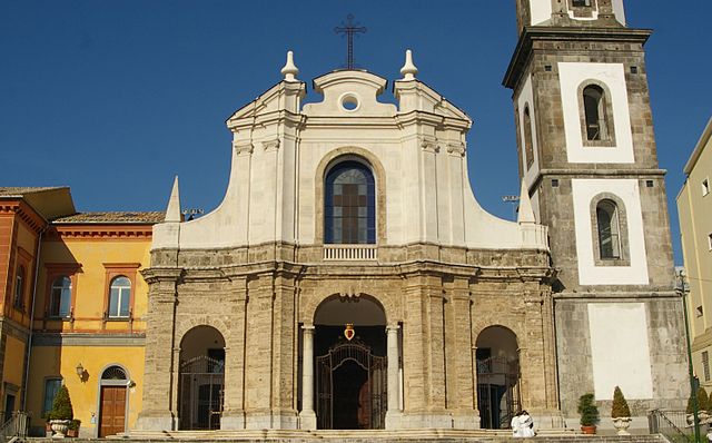 Uno scorcio della Chiesa di San Francesco e Sant'Antonio a Cava de' Tirreni dove sono stati celebrati i funerali di Nunzia Maiorano