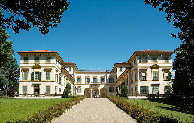La facciata di Villa San Carlo Borromeo a Senago in provincia di Milano