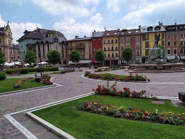 Uno scorcio di piazza Carli nel centro di Asiago, città della provincia di Vicenza di cui era originaria Giulia Rigon