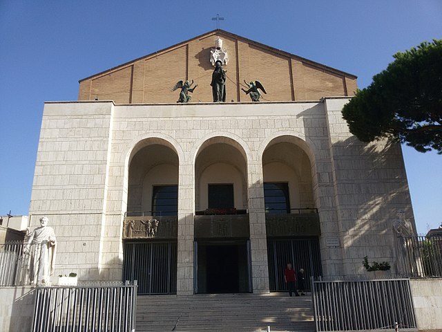 La facciata della Chiesa di Santa Maria della Salute nel quartiere Primavalle di Roma