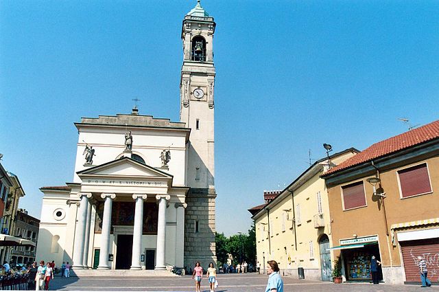 Uno scorcio di Piazza San Vittore a Rho in provincia di Milano