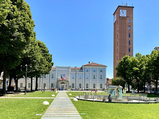 Uno scorcio di piazza Marconi, uno dei luoghi più importanti del comune di Vinovo in provincia di Torino