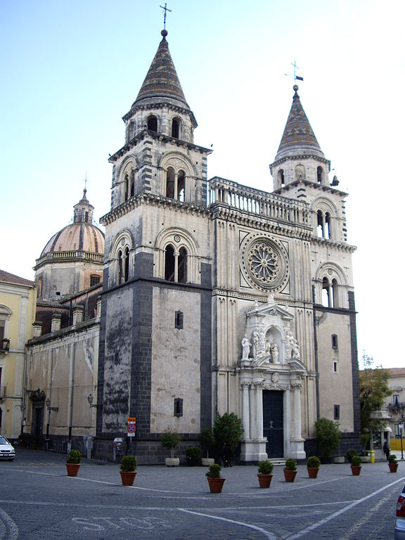 Foto della Cattedrale di Maria Santissima Annunziata in Piazza del Duomo ad Acireale in provincia di Catania