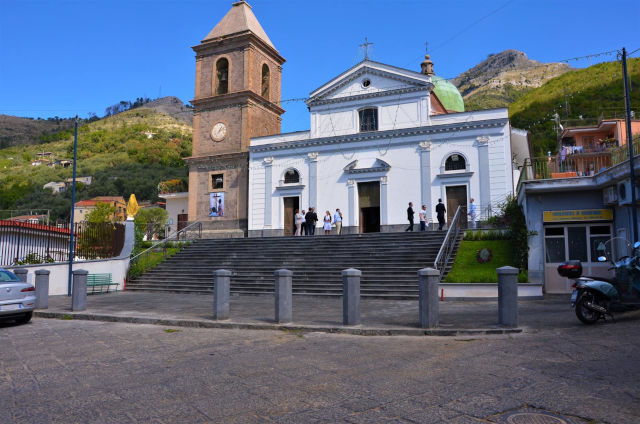 La Chiesa di San Renato Vescovo in Piazza Scanna a Moiano, frazione di Vico Equense in provincia di Napoli, dove sono stati celebrati i funerali di Anna Scala