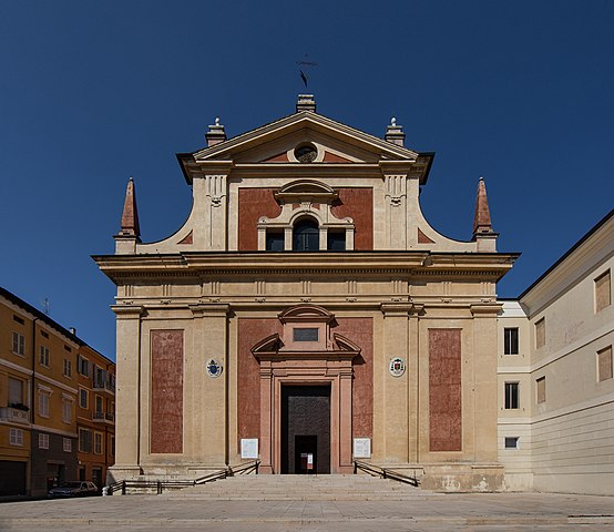 La facciata della Chiesa di San Pietro a Reggio Emilia