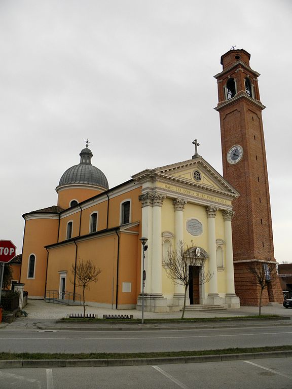 Uno scorcio della Chiesa di Sant'Ambrogio nella frazione omonima di Trebaseleghe in provincia di Padova