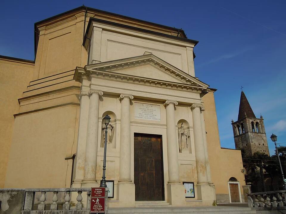 Uno scorcio della Chiesa di Santa Maria Nascente a Castelnuovo del Garda in provincia di Verona