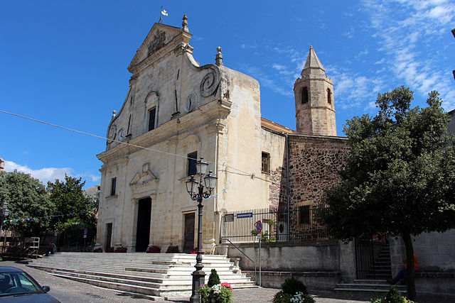 Uno scorcio di Ploaghe in provincia di Sassari. Nella foto la Chiesa di San Pietro.