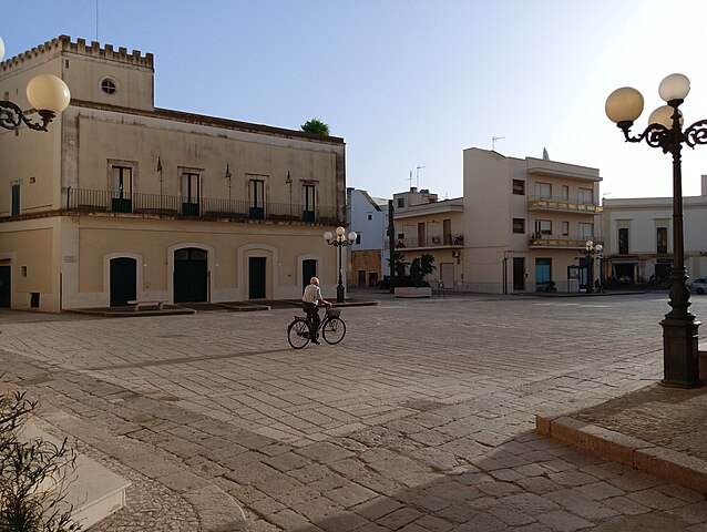Uno scorcio di Piazza Castello a Taurisano in provincia di Lecce
