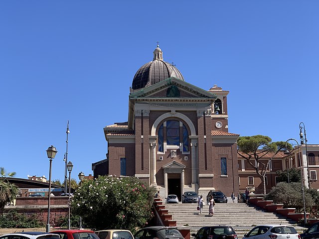 Uno scorcio della Chiesa di Santa Maria Regina Pacis a Ostia di Roma