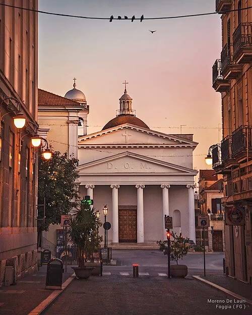 Uno scorcio della Chiesa di San Francesco Saverio in piazza XX settembre, ripreso da via Duomo a Foggia