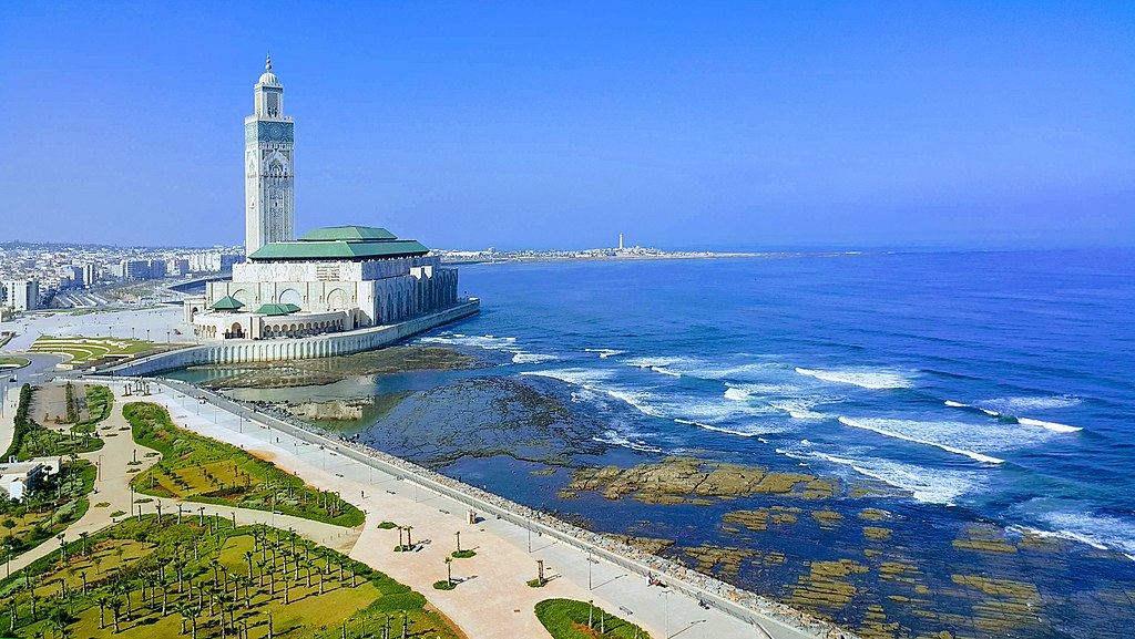 Uno scorcio panoramico della Moschea di Hassan II sulla costa di Casablanca, città d'origine di Naima Zahir in Marocco