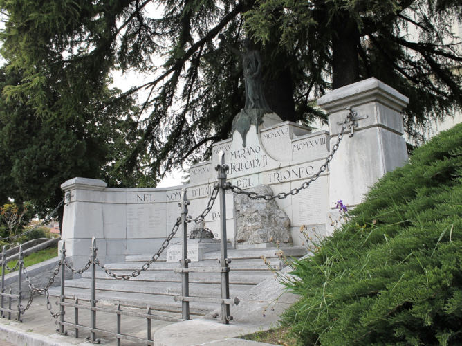 Uno scorcio del Monumento ai Caduti in Piazza Silva a Marano Vicentino