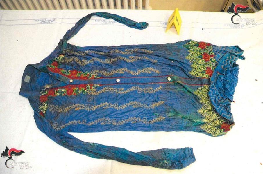 Vestito della donna trovata morta nel Po a Occhiobello