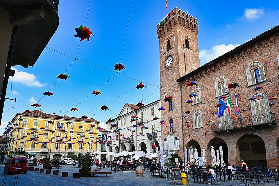 Uno scorcio del Palazzo Comune di Nizza Monferrato in Piazza Martiri di Alessandria