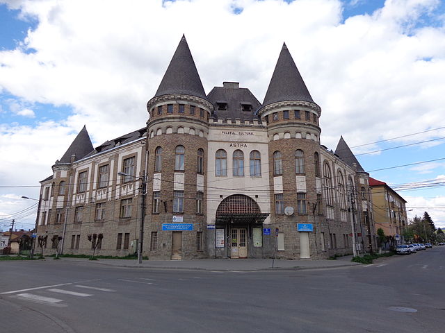 Il Palazzo della Cultura a Sighetu Marmației, paese d'origine di Bianca Claudia Beuca, nel nord della Romania al confine con l'Ucraina