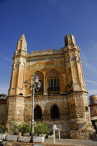 Uno scorcio dei "Quattro Pizzi", palazzina quadrangolare neogotica presente nel quartiere Arenella di Palermo