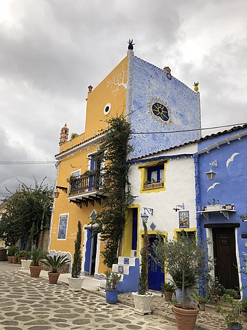 Uno scorcio delle case dipinte a Borgo Parrini, località di Partinico