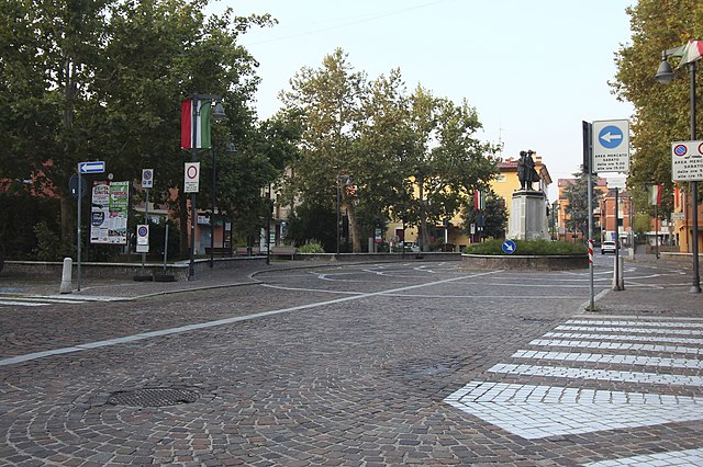 Uno scorcio di Piazza Giovanni XXIII ad Anzola dell'Emilia in provincia di Bologna