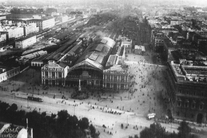 Una vecchia foto dall'alto della stazione Termini di Roma, a pochi passi dal luogo del delitto