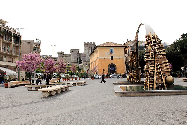 Uno scorcio sull'Arco dei Padri Costituenti a Tivoli in provincia di Roma. Sullo sfondo la Rocca Pia.